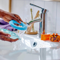 Mijn eerste pret in bad: drijvende rode panda 10964